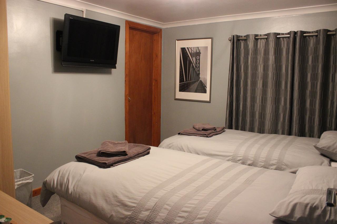 The New Lodge Pontardawe ภายนอก รูปภาพ