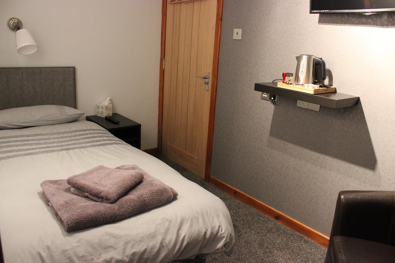 The New Lodge Pontardawe ภายนอก รูปภาพ